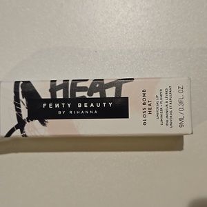 Fenty Beauty Gloss Bomb Heat lip luminizer and plumper